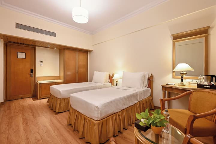 Fariyas Hotel