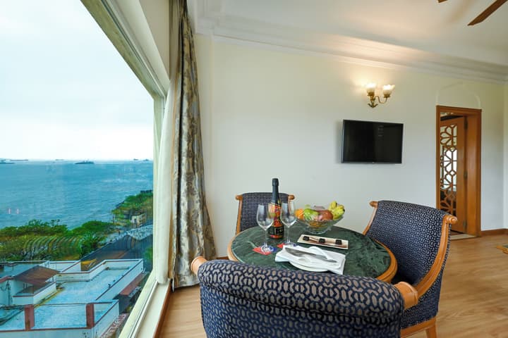 Fariyas Hotel