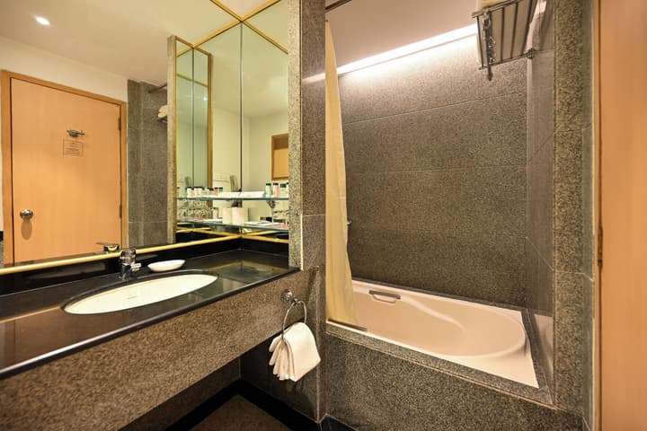 Fariyas Hotel