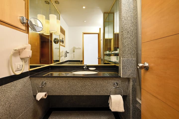 Fariyas Hotel