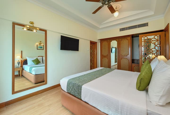 Fariyas Hotel