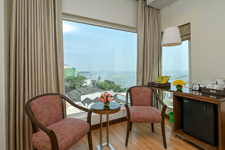 Fariyas Hotel