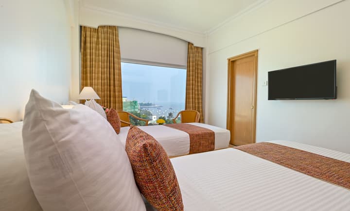 Fariyas Hotel