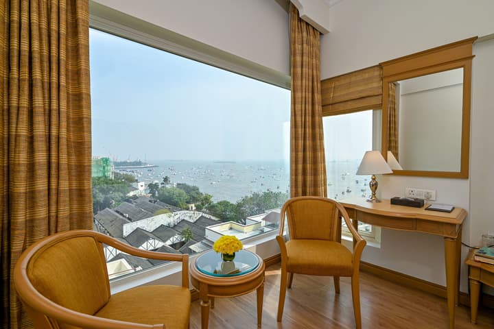 Fariyas Hotel