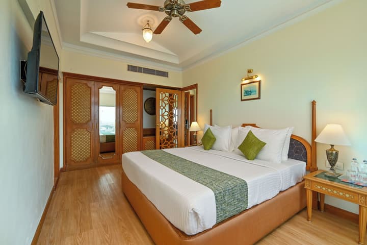 Fariyas Hotel