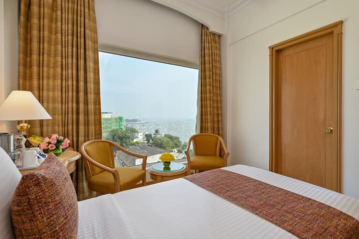 Fariyas Hotel