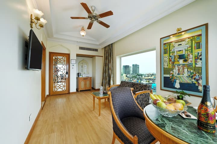 Fariyas Hotel
