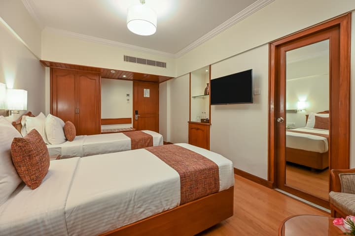 Fariyas Hotel