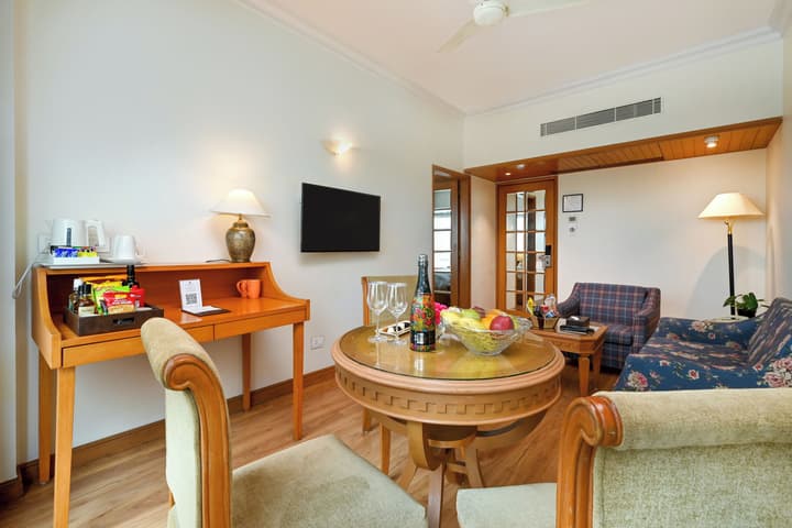 Fariyas Hotel