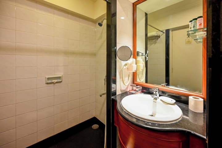 Fariyas Hotel