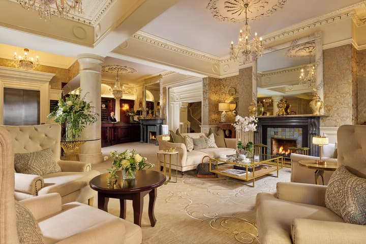 Buswells Hotel