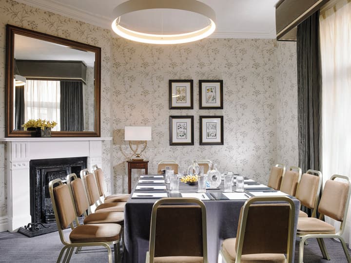 Buswells Hotel