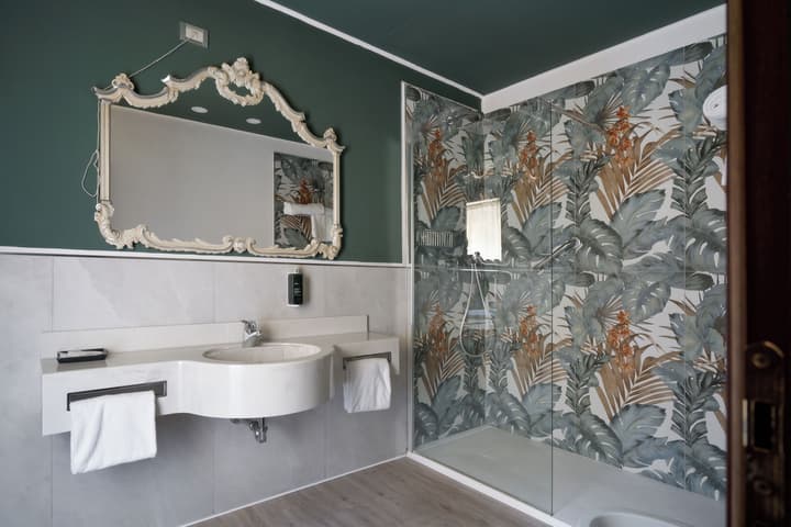 De La Pace, Sure Hotel Collection by Best Western