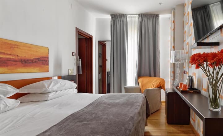 De La Pace, Sure Hotel Collection by Best Western