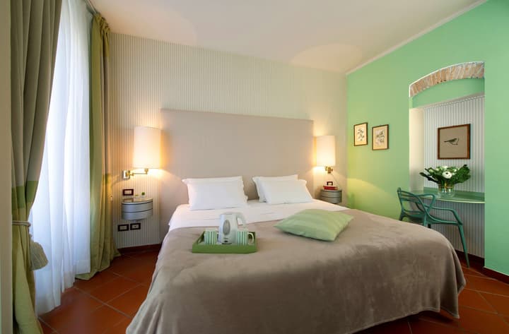 De La Pace, Sure Hotel Collection by Best Western