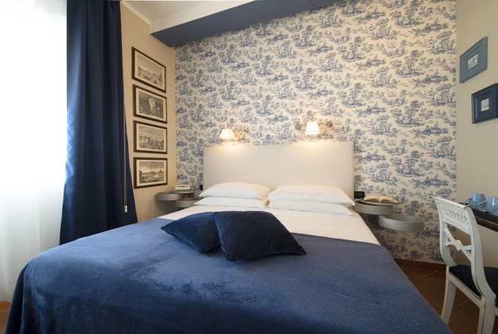 De La Pace, Sure Hotel Collection by Best Western