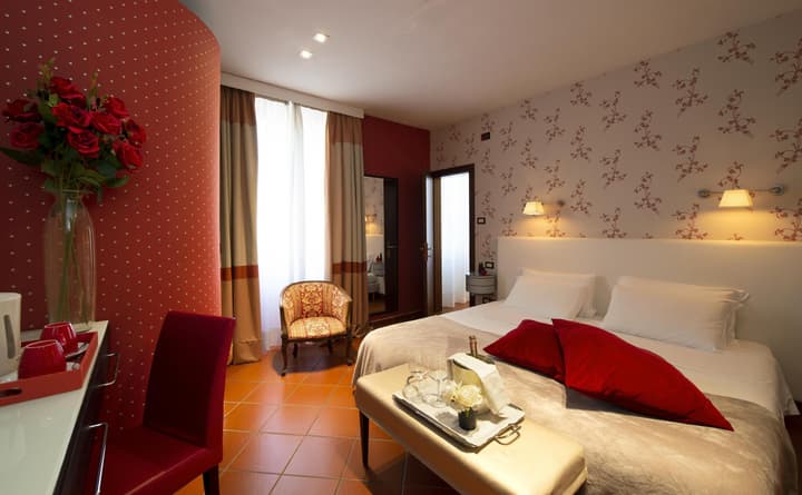 De La Pace, Sure Hotel Collection by Best Western