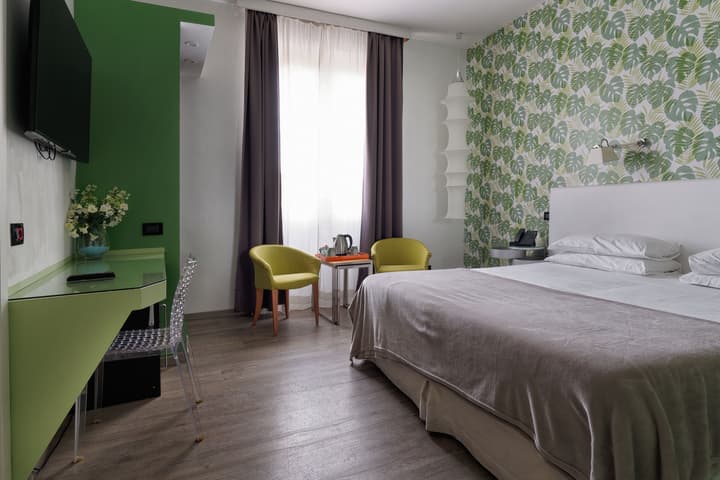 De La Pace, Sure Hotel Collection by Best Western