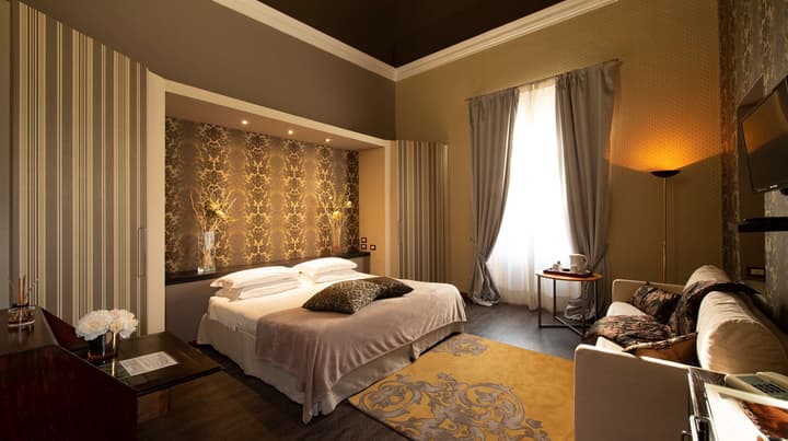 De La Pace, Sure Hotel Collection by Best Western