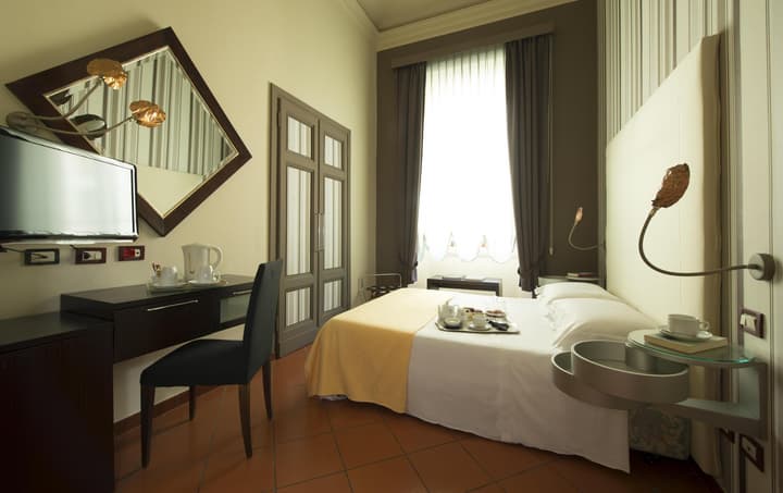 De La Pace, Sure Hotel Collection by Best Western