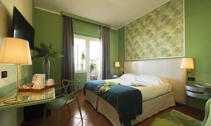 De La Pace, Sure Hotel Collection by Best Western