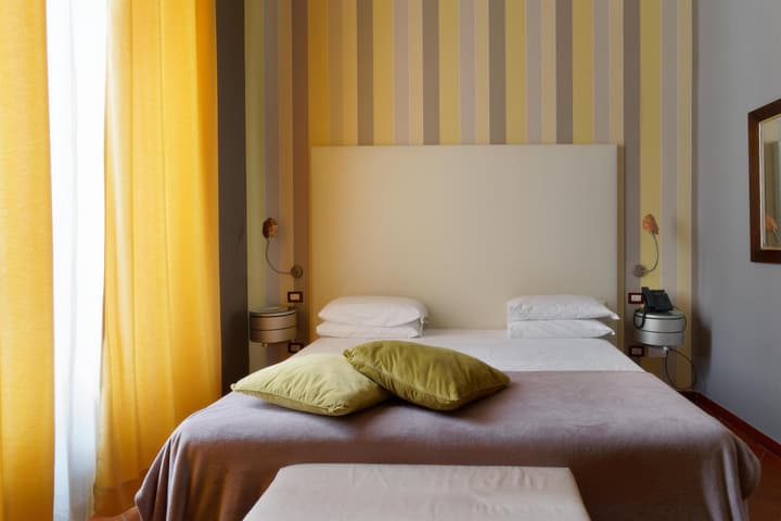 De La Pace, Sure Hotel Collection by Best Western
