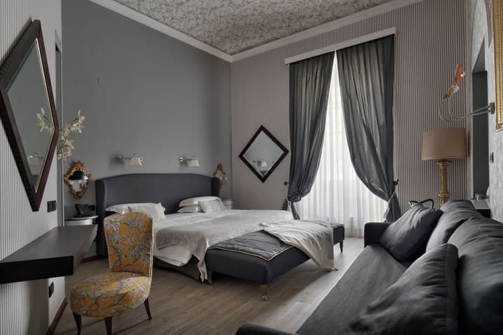 De La Pace, Sure Hotel Collection by Best Western