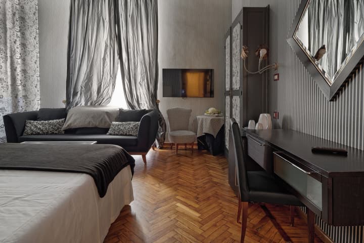 De La Pace, Sure Hotel Collection by Best Western