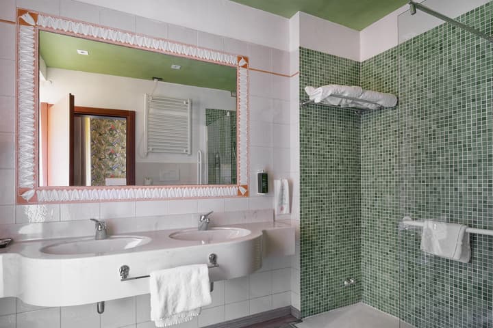 De La Pace, Sure Hotel Collection by Best Western