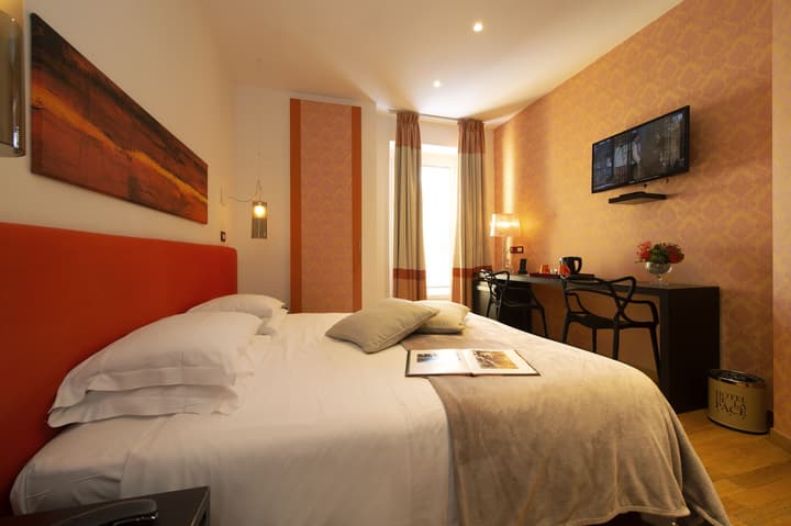 De La Pace, Sure Hotel Collection by Best Western
