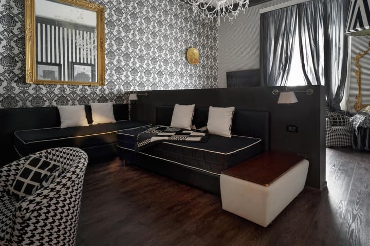 De La Pace, Sure Hotel Collection by Best Western