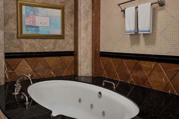 Al Habtoor Grand Resort, Autograph Collection®