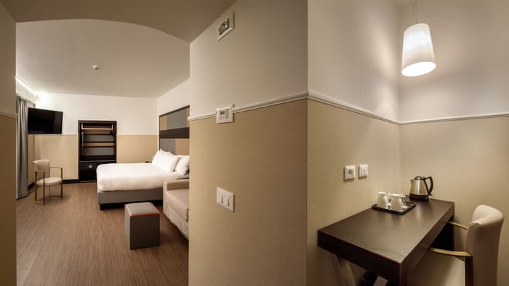Cosmopolita Rome Colosseum, Tapestry Collection by Hilton