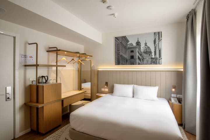 Cosmopolita Rome Colosseum, Tapestry Collection by Hilton