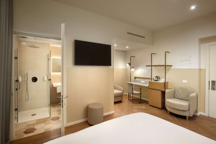 Cosmopolita Rome Colosseum, Tapestry Collection by Hilton
