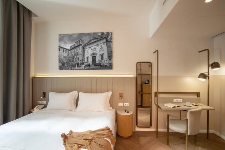 Cosmopolita Rome Colosseum, Tapestry Collection by Hilton