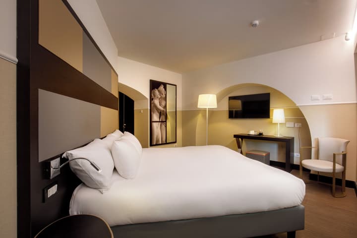Cosmopolita Rome Colosseum, Tapestry Collection by Hilton