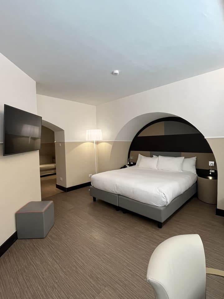 Cosmopolita Rome Colosseum, Tapestry Collection by Hilton