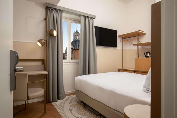 Cosmopolita Rome Colosseum, Tapestry Collection by Hilton