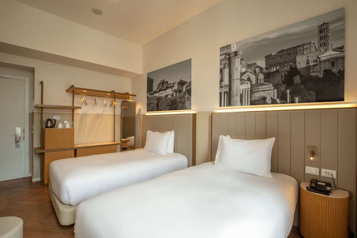 Cosmopolita Rome Colosseum, Tapestry Collection by Hilton