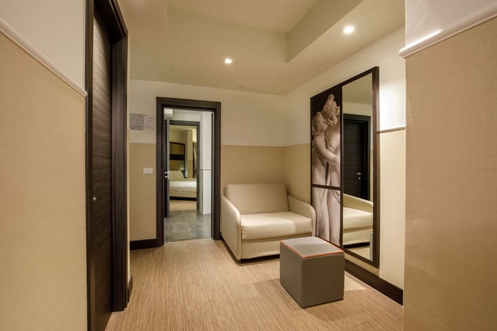 Cosmopolita Rome Colosseum, Tapestry Collection by Hilton