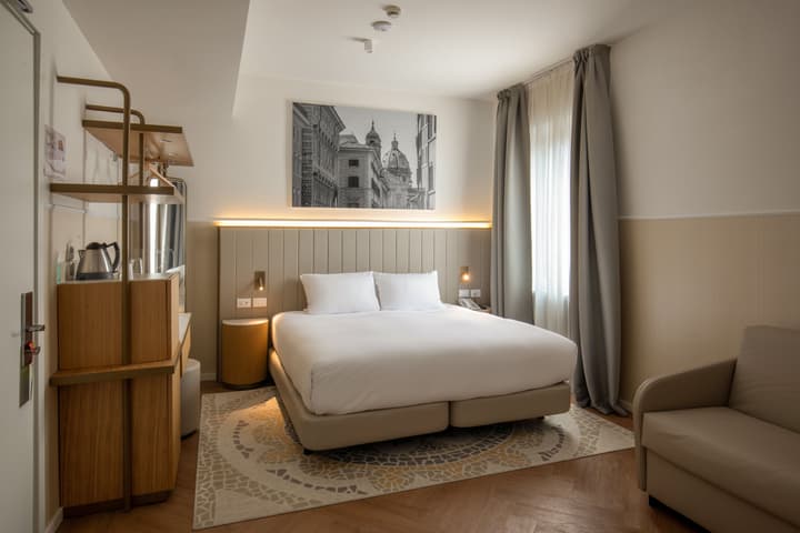 Cosmopolita Rome Colosseum, Tapestry Collection by Hilton