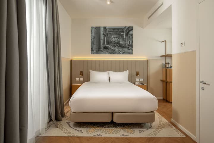 Cosmopolita Rome Colosseum, Tapestry Collection by Hilton