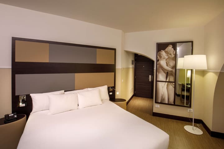 Cosmopolita Rome Colosseum, Tapestry Collection by Hilton