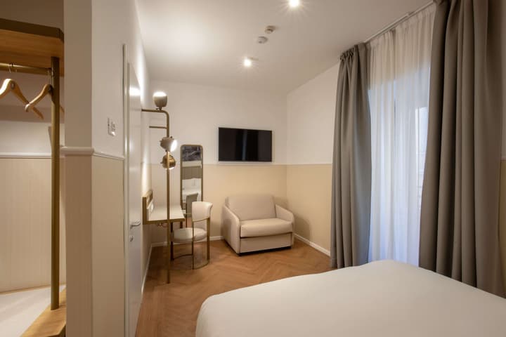Cosmopolita Rome Colosseum, Tapestry Collection by Hilton