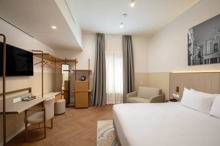 Cosmopolita Rome Colosseum, Tapestry Collection by Hilton