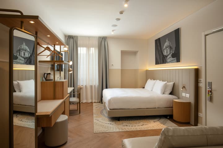 Cosmopolita Rome Colosseum, Tapestry Collection by Hilton
