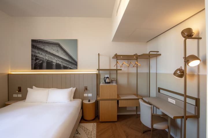 Cosmopolita Rome Colosseum, Tapestry Collection by Hilton