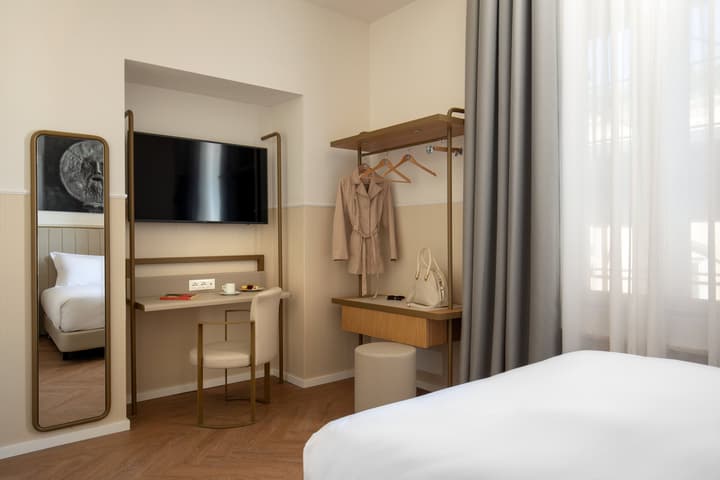 Cosmopolita Rome Colosseum, Tapestry Collection by Hilton
