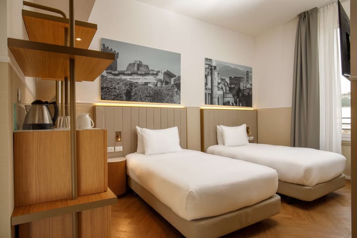 Cosmopolita Rome Colosseum, Tapestry Collection by Hilton
